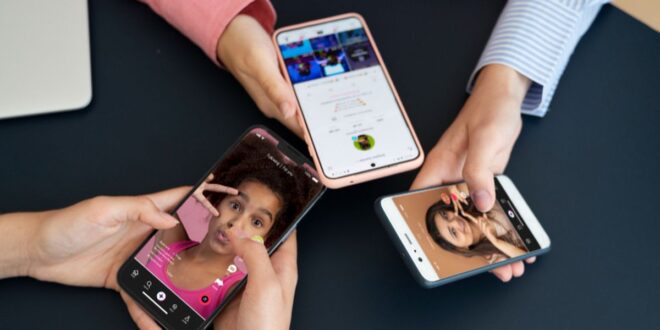 Kenapa Kita Susah Berhenti Scroll TikTok dan Reels, ya? Ini Kata Ahli