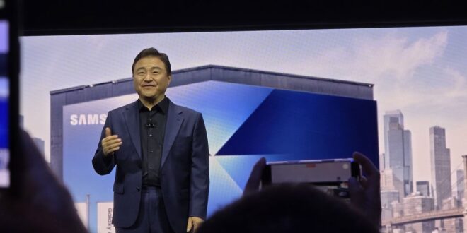 Samsung Siap Gebrak Pasar dengan Ponsel Lipat Tiga, Kapan Rilisnya?