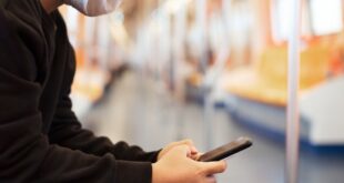 Smartphone Aman Traveling? Ini 5 Trik Rahasia!